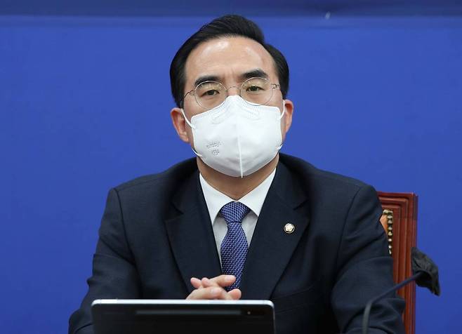 [서울=뉴시스] 최진석 기자 = 박홍근 더불어민주당 원내대표가 19일 서울 여의도 국회에서 열린 원내대책회의에서 발언하고 있다. (공동취재사진) 2022.04.19.