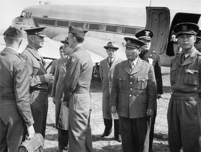 1948년 5월5일, 4·3 항쟁 후 제주도로 간 미군정 및 국방경비대 요인들.ⓒ제주특별자치도/4·3진상조사보고서