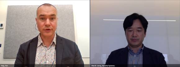 켄 헤이그(Ken Haig) AWS 아시아 태평양 및 일본 에너지 정책 책임자와 한화시스템 정해진 상무가 '지속 가능한 IT를 위한 AWS 클라우드' 주제로 한 AWS코리아 미디어 브리핑에서 발표하고 있다. [사진=AWS코리아]