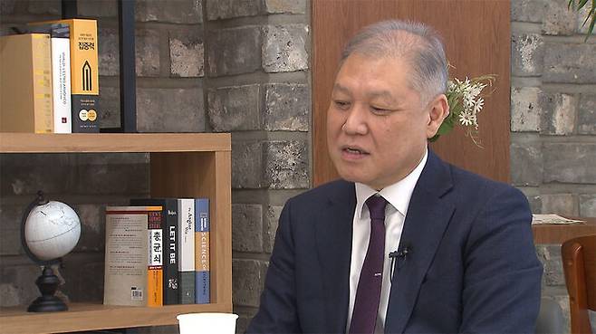 피해자분들이 그를 붙들어줬다.