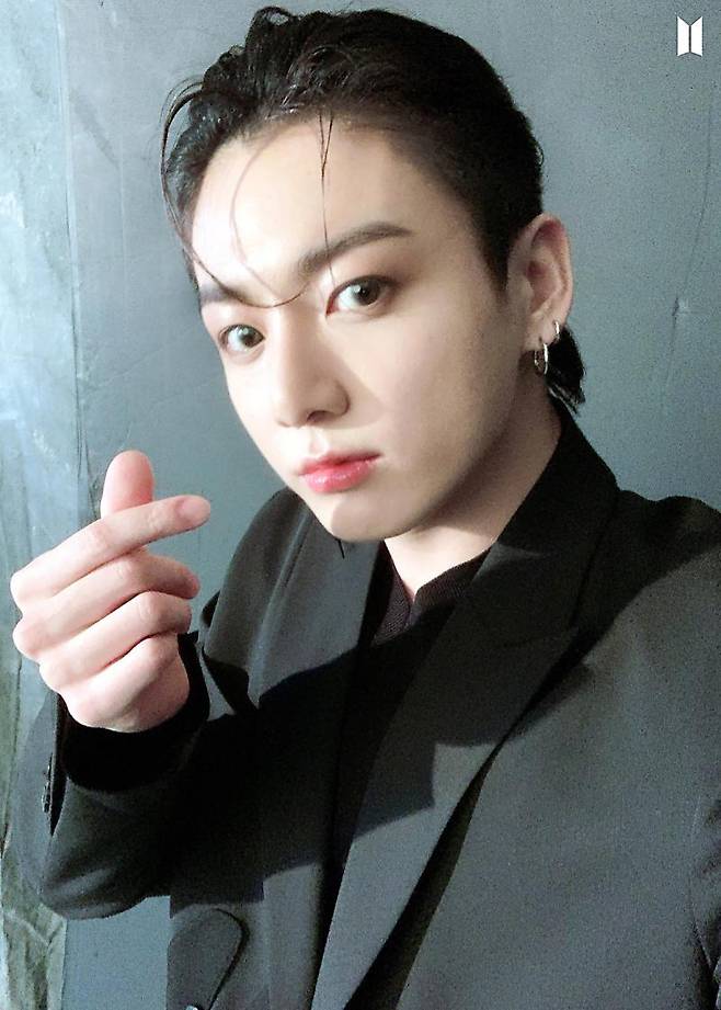 방탄소년단 정국 복싱 영상에 클로이 모레츠도 '좋아요♥'..女셀럽들 푹 빠진 글로벌 핫가이