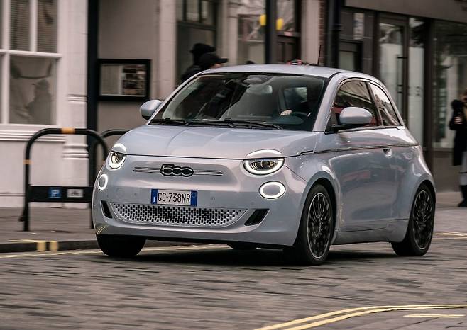 피아트의 선전을 이끌고 있는 500e / 사진=피아트