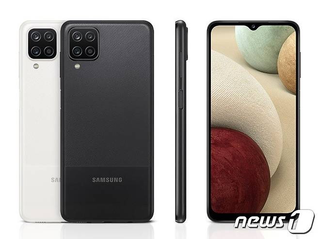 삼성전자 지난해 출시한 중저가 스마트폰 '갤럭시A12' (삼성전자 공식 홈페이지 갈무리)© 뉴스1