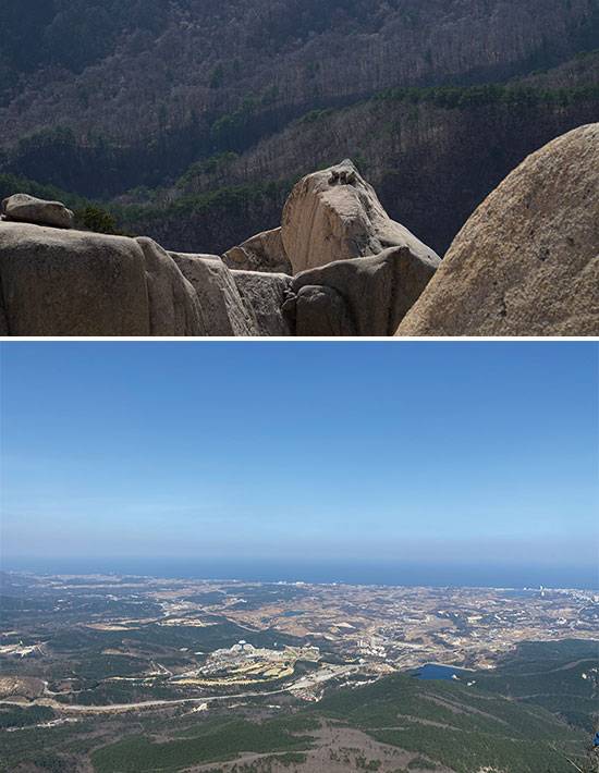 우리끼리 공기바위라 이름 붙인 솟을 바위. 공기 하나를 떨어트린 신선이여 어서 돌아오시라, 높은 곳에서 내려다보이는 세상은 그냥 땅이다.