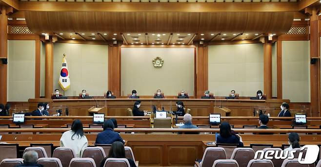 12일 오후 서울 종로구 헌법재판소 대심판정에서 8촌 이내 혈족 사이의 혼인을 금지하고 이를 혼인무효 사유로 규정한 민법조항이 위헌인지를 판단하기 위한 공개변론이 열리고 있다. 2020.11.12/뉴스1 ⓒ News1 박지혜 기자