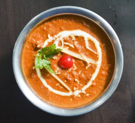 서울 종로구 창신동 네팔 거리에서 만날 수 있는 치킨 머커니 커리.