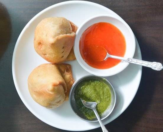 서울 종로구 창신동 네팔 거리에서 만날 수 있는 인도식 만두 사모사.