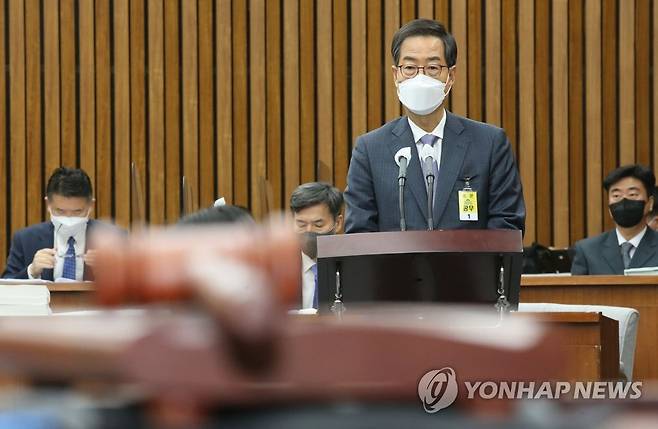 한덕수 인사청문회 모두발언 (서울=연합뉴스) 이정훈 기자 = 한덕수 국무총리 후보자가 2일 오전 국회에서 열린 인사청문회에서 모두발언하고 있다. 2022.5.2 [국회사진기자단] uwg806@yna.co.kr