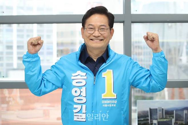송영길 더불어민주당 서울시장 후보가 2일 서울 중구 무교동 휘닉스빌딩에 마련된 선거캠프에서 데일리안과의 인터뷰 시작 전 포즈를 취하고 있다. ⓒ데일리안 류영주 기자