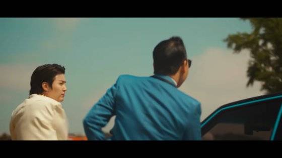 싸이 9집 타이틀 곡 '댓댓'의 뮤직비디오엔 방탄소년단(BTS)의 슈가가 싸이의 따귀를 때리는 장면이 나온다. [싸이 유튜브 캡처]