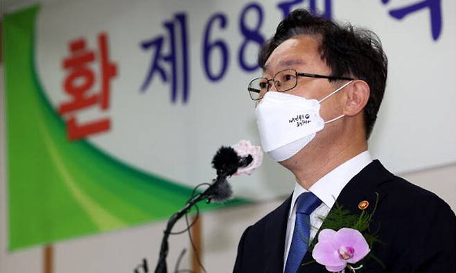 박범계 법무부 장관이 6일 정부과천청사에서 열린 이임식에서 이임사를 하고 있다. 연합뉴스