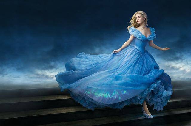 2015년 디즈니가 영화로 제작한 '신데렐라' 포스터. 다음영화 캡처