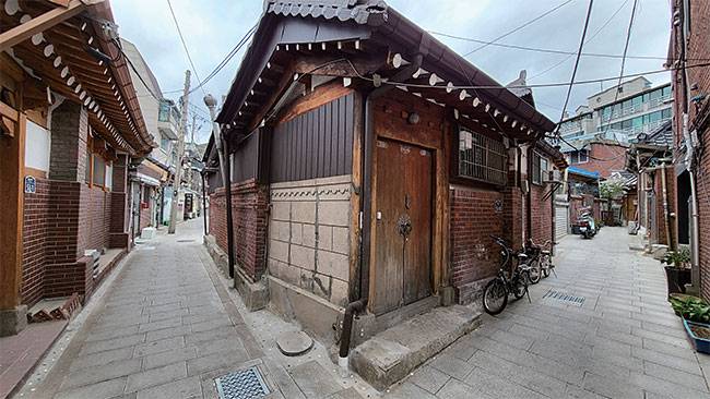 서울 종로구 서촌의 한옥집 풍경. 사진 김윤수 기자