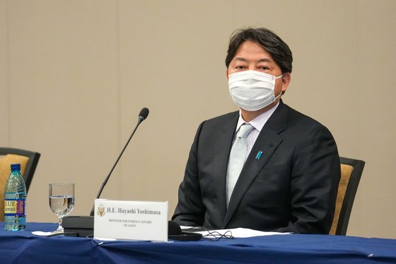 하야시 요시마사 일본 외무상이 지난 2월 미국 하와이에서 열린 한미일 외교장관 회담에 참석한 모습. 외교부.