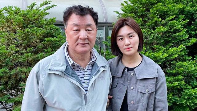 왕년의 삼성 라이온즈 강타자인 아버지 정현발과 딸 정효진 PD.