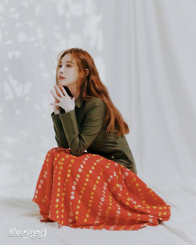 배우 유라 홍콩 매거진 화보. 사진 해시태그 레전드