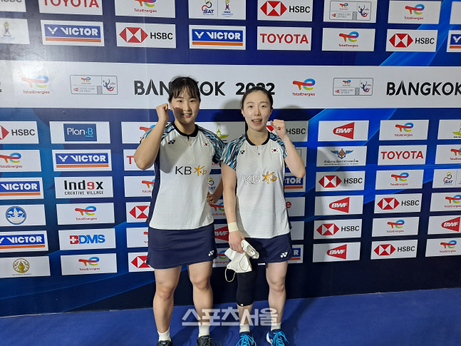 우버컵에 처음 출전해 한국팀 승리에 쐐기를 박은 김혜정(오른쪽)-정나은. 방콕|김경무전문기자