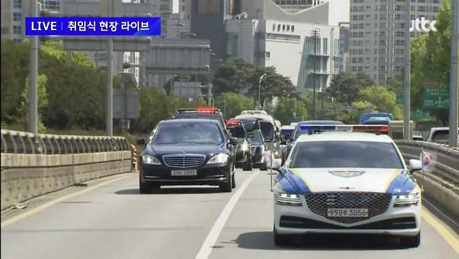 윤석열 대통령 취임식 이동에 동원된 제네시스 G80 경찰차 (사진=JTBC 유튜브 영상 캡처)