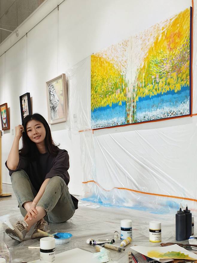 화가 아리엘(ARIEL)로 활동 중인 한은선. 애드테인먼트 제공