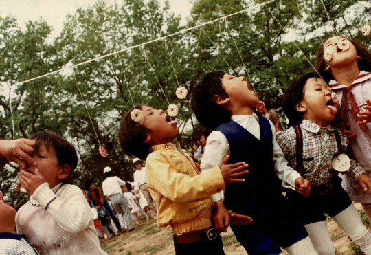 금학초병설유(1982년) 어린이날 기념하며 유치원 운동회 하는 모습  사진=공주교육청 제공