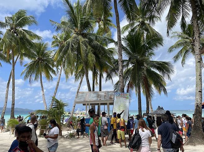 보라카이 화이트 비치.  /사진= 강예신 여행+ 기자