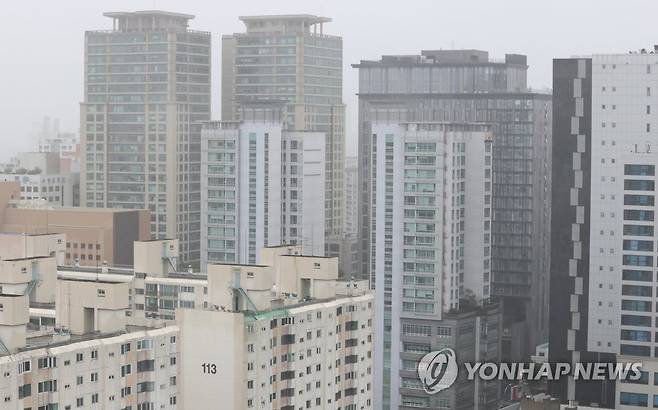 서울 강남 오피스텔 분양가, 5년새 3배로 올랐다 사진은 서울 마포구 공덕동 일대의 오피스텔과 상가의 모습. [연합뉴스 자료사진]