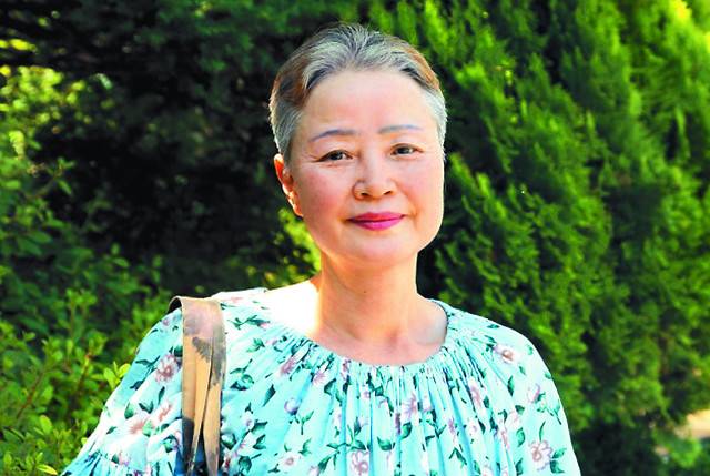 사후에 자신의 첫 책을 가지게 된 이순자 작가. 54세에 문학 공부를 시작한 그는 60대 노인의 취업 경험을 기록한 논픽션 ‘실버 취준생 분투기’로 지난해 매일신문 시니어문학상에 당선했지만 한 달 후 세상을 떠났다. 늦은 나이에 여러 가지 직업을 전전하면서도 창작열을 불태웠던 그의 유고들이 시집과 산문집으로 묶여 나왔다. 휴머니스트 제공