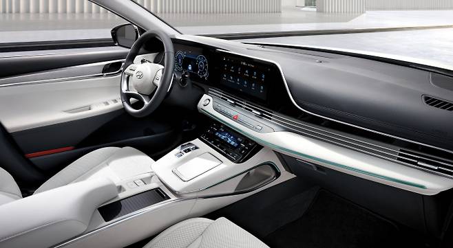현대차가 상품성을 강화한 연식변경 모델 '2022 그랜저'를 선보였다. /사진=현대차