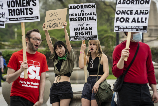 11일(현지 시간) 미국 시카고에서 낙태권 지지 시위가 진행되고 있다.AP연합뉴스