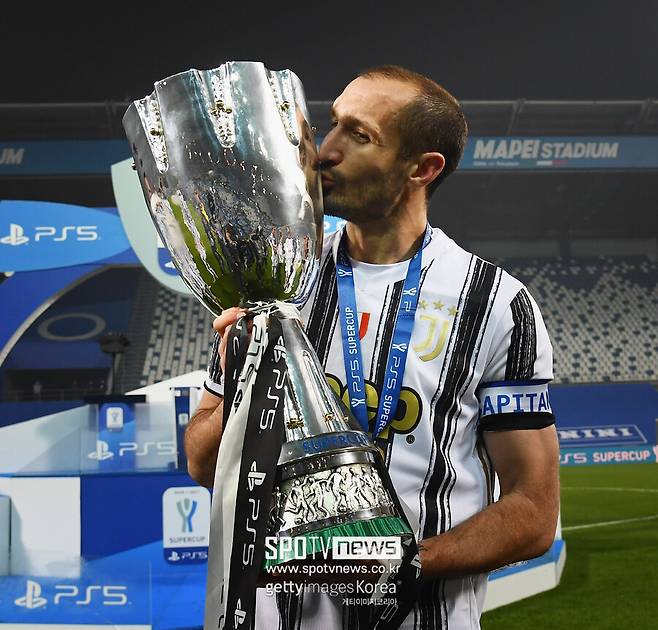 ▲ 유벤투스에서 많은 트로피를 들었던 키엘리니가 떠난다