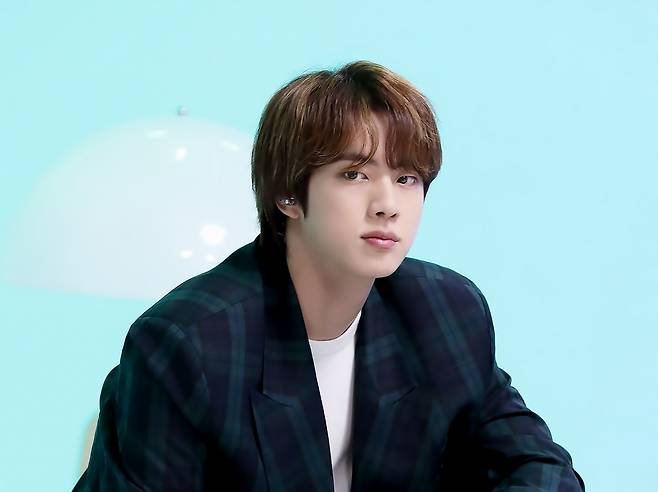 "그를 봐!" 방탄소년단 진, 멕시코 드라마 속 '가장 잘 생긴 남자'