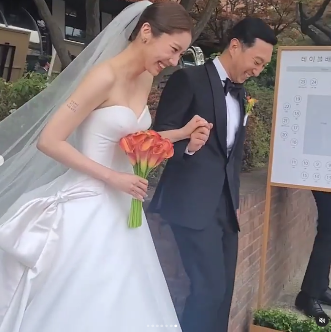 Son Dam-bi, 38, a solo singer, and Lee Kyou-hyuk, 43, a former speed skating national team, announced their new start as a couple on the 13th, and the scene of the marriage ceremony, where the two people were laughing, was revealed.The two men held an outdoor marriage ceremony at a hotel in Namsan, Jung-gu, Seoul at 4:30 pm on the 13th.While the outdoor swimming pool creates a beautiful reflection, Son Dam-bi showed off his dandy charm with an all-back hair and a bow tie, with a huge ribbon decoration on both sides eye-catching off-shoulder dress and Lee Kyou-hyuk.It was the smile of two people who laughed brightly, especially in the photographs and images taken by the guests.Son Dam-bi, who left his father first in 2013, took Lee Kyou-hyuks hand and stepped on Virgin Road.The two men, who waited for their position and talked with their hands, marched slowly to the name of the bride and groom and greeted the guests.At the marriage ceremony, KBSN Sports Lee Dong-geun announcer was in charge of the society, and singer PSY, 2AM JoKwon and Imsung sang the celebration.Especially when PSY called entertainer, Lee Kyou-hyuk and Son Dam-bi were laughing with their shoulders shaking and dancing without being able to play the game.Singer Baek Ji-young, actor In-Gyo Jin - Soy Hyun couple, Gong Hyo-jin, Kim Ho-young, Kang Seung-hyun, broadcaster Seo Jang-hoon and Ahn Young-mi were reported to be present.In particular, Son Dam-bis bouquet is attracted by model Kang Seung-hyun.MBC I live alone boasted a special friendship and recently released the devotion, Gong Hyo-jin was not the main character of the bouquet.Meanwhile, Son Dam-bi and Lee Kyou-hyuk announced their devotion in September last year, and soon after that they announced marriage and collected topics.The two of them made a friendship with SBS figure skating Kiss and Cry in 2011.The two men, who broke up after about a year of dating, were fatefully reunited last year, more than a decade ago, and became marriages kite.The two recently joined SBS Sangmyongmong 2 - You are my destiny as a new couple and released a marriage together.Photo Source  Cho Sang-hee, Lee Bum-ho SNS