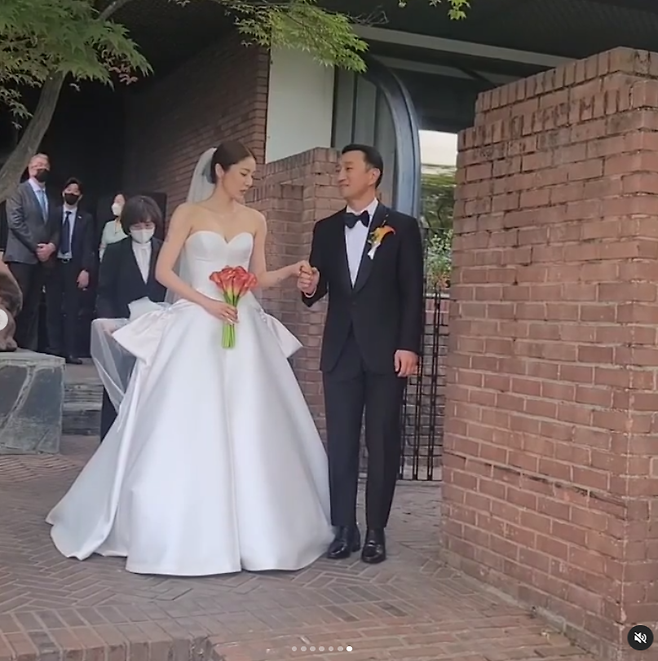 Son Dam-bi, 38, a solo singer, and Lee Kyou-hyuk, 43, a former speed skating national team, announced their new start as a couple on the 13th, and the scene of the marriage ceremony, where the two people were laughing, was revealed.The two men held an outdoor marriage ceremony at a hotel in Namsan, Jung-gu, Seoul at 4:30 pm on the 13th.While the outdoor swimming pool creates a beautiful reflection, Son Dam-bi showed off his dandy charm with an all-back hair and a bow tie, with a huge ribbon decoration on both sides eye-catching off-shoulder dress and Lee Kyou-hyuk.It was the smile of two people who laughed brightly, especially in the photographs and images taken by the guests.Son Dam-bi, who left his father first in 2013, took Lee Kyou-hyuks hand and stepped on Virgin Road.The two men, who waited for their position and talked with their hands, marched slowly to the name of the bride and groom and greeted the guests.At the marriage ceremony, KBSN Sports Lee Dong-geun announcer was in charge of the society, and singer PSY, 2AM JoKwon and Imsung sang the celebration.Especially when PSY called entertainer, Lee Kyou-hyuk and Son Dam-bi were laughing with their shoulders shaking and dancing without being able to play the game.Singer Baek Ji-young, actor In-Gyo Jin - Soy Hyun couple, Gong Hyo-jin, Kim Ho-young, Kang Seung-hyun, broadcaster Seo Jang-hoon and Ahn Young-mi were reported to be present.In particular, Son Dam-bis bouquet is attracted by model Kang Seung-hyun.MBC I live alone boasted a special friendship and recently released the devotion, Gong Hyo-jin was not the main character of the bouquet.Meanwhile, Son Dam-bi and Lee Kyou-hyuk announced their devotion in September last year, and soon after that they announced marriage and collected topics.The two of them made a friendship with SBS figure skating Kiss and Cry in 2011.The two men, who broke up after about a year of dating, were fatefully reunited last year, more than a decade ago, and became marriages kite.The two recently joined SBS Sangmyongmong 2 - You are my destiny as a new couple and released a marriage together.Photo Source  Cho Sang-hee, Lee Bum-ho SNS