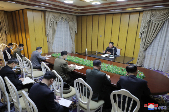 북 "어제 하루 1만8천명 발열자 발생…6명 사망" (사진=평양 조선중앙통신,연합뉴스)