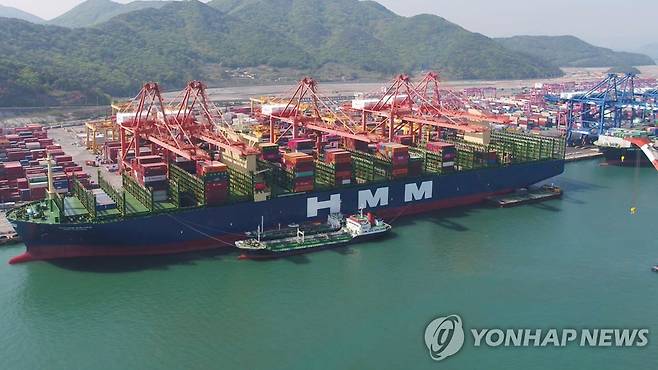 'HMM 또 일냈다'..분기 영업익 첫 3조원 돌파하며 사상 최대실적(종합)