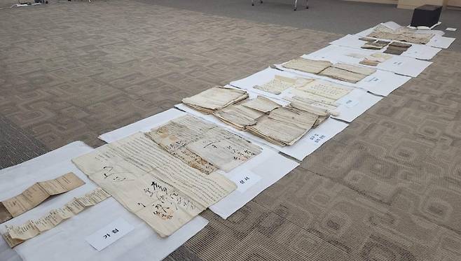 양산 이씨 삼장수 생가터에서 발견된 조선 고문서 [양산시 제공. 재판매 및 DB 금지]