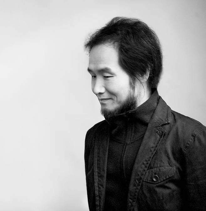 12년 만에 신작 시집 '너의 하늘을 보아' 출간한 박노해 시인  [느린걸음 제공]