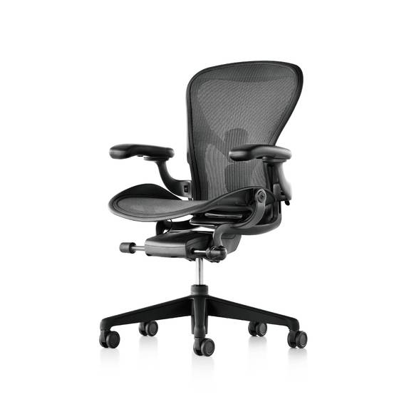 국내외 IT 인재들이 애용하는 허먼 밀러의 뉴 에어론 체어. [사진 윤광준]