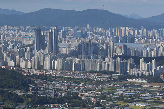 올 들어 경기도 화성 동탄신도시 아파트값이 떨어지면서 배경에 관심이 쏠린다. 사진은 동탄신도시 전경. (매경DB)