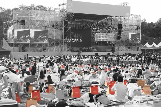 2019년 열린 '서울재즈페스티벌' 현장 모습. 당시 위메프는 위메프 이름이 적힌 빨간색 친환경 의자를 통해 홍보 효과를 톡톡히 봤다./사진= 위메프