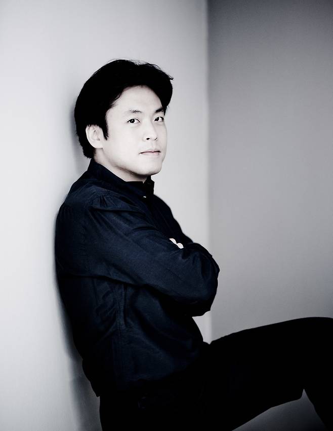 [서울=뉴시스]피아니스트 김선욱. (사진=빈체로/marco borggreve제공) 2022.05.14. photo@newsis.com  *재판매 및 DB 금지