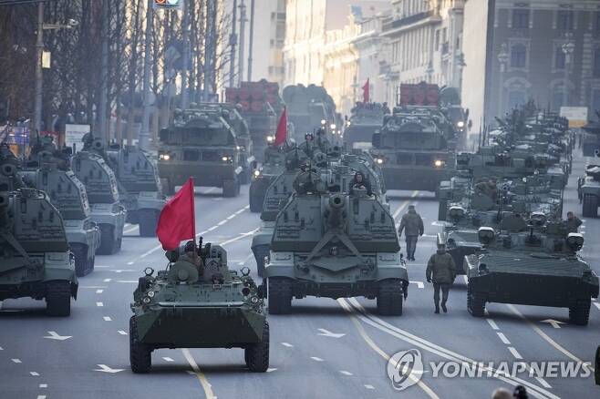 모스크바에서 2차 세계대전 종전기념일 행진을 준비하는 러시아군 [AP 연합뉴스 자료사진.재판매 및 DB 금지]