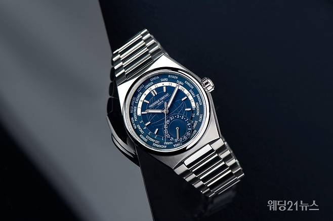 사진 : 프레드릭 콘스탄트(Frederique Constant) '하이라이프 월드타이머 매뉴팩처 (Highlife Worldtimer Manufacture)' (사진제공 : 프레드릭 콘스탄트)