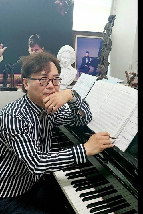 18일 광주에서 윤동주 성악곡을 선보이는 이세종 작곡가.