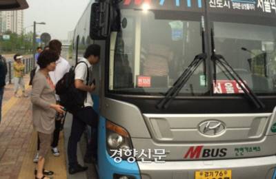경기도의 한 광역버스. 경향신문 자료사진