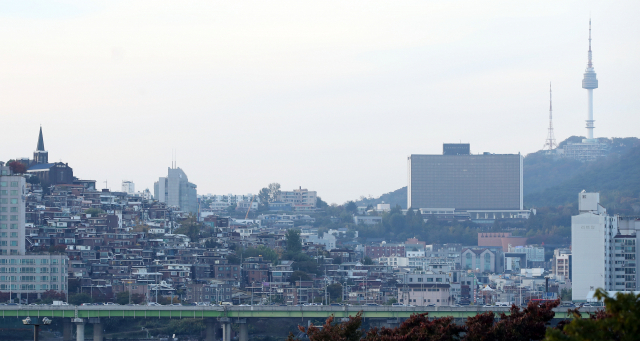 서울 용산구 ‘한남뉴타운’ 및 남산 전경. 연합뉴스