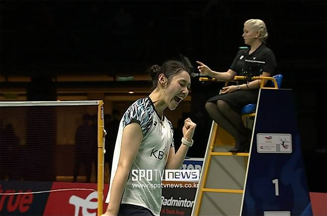 ▲ 2022 BWF 우버컵 결승전에서 득점을 올린 뒤 환호하는 심유진 ⓒSPOTV 방송 화면 캡처