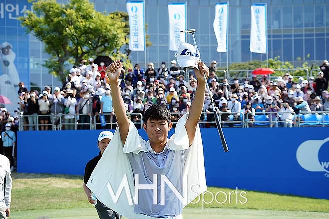 장희민이 15일 끝난 KPGA 코리안투어 우리금융 챔피언십에서 우승을 확정한 후 환호하고 있다.(여주, MHN스포츠 손석규 기자)