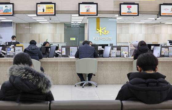 지난 1월 20일 오전 서울 여의도 KB국민은행 창구의 모습. 〈사진=연합뉴스〉
