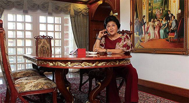 2010년 필리핀 마닐라의 한 호텔에 투숙할 당시의 이멜다. 사진 로이터뉴스1